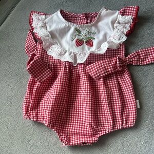 3/15 strawberry lace bubble romper